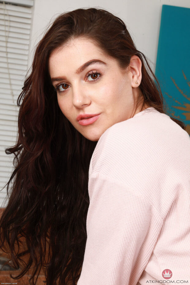 Novinha Linda da Buceta Grande e Peluda