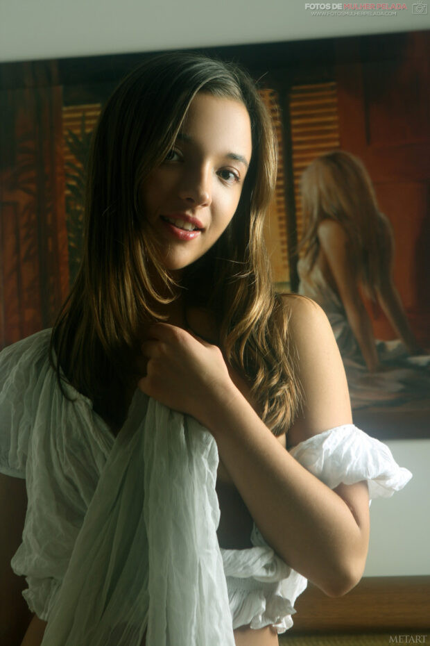 Novinha dos Peitinhos Lindos e Buceta bem Lisinha