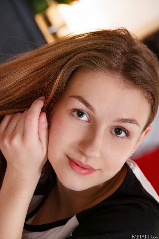 Novinha Ruiva da Buceta Rosinha Pelada na Cama