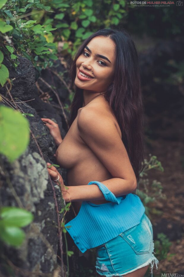 Isa Sweet - Novinha Linda e Safadinha Nua ao Ar Livre