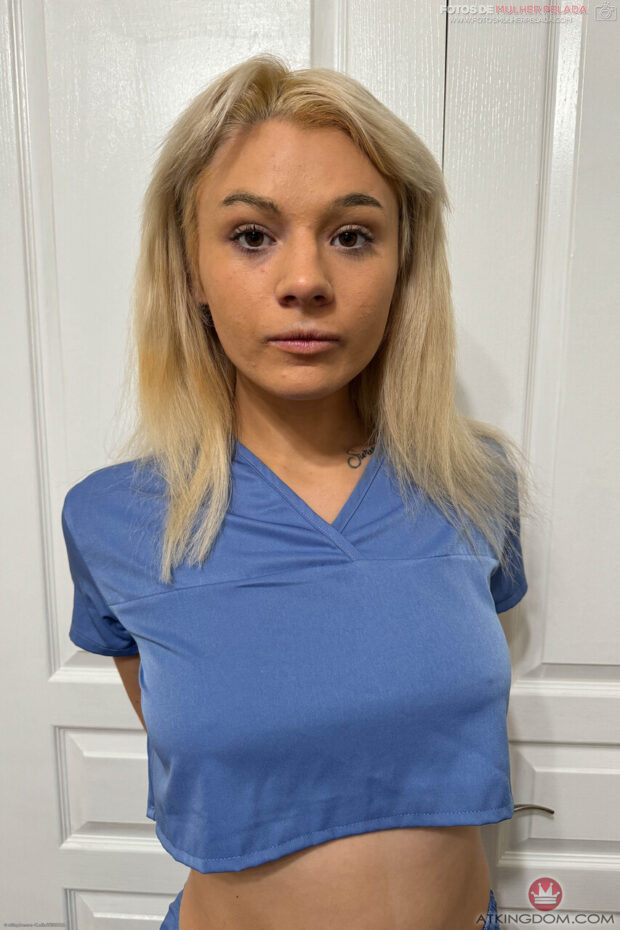 Loirinha Greluda e Bucetuda Pelada se Arreganhando