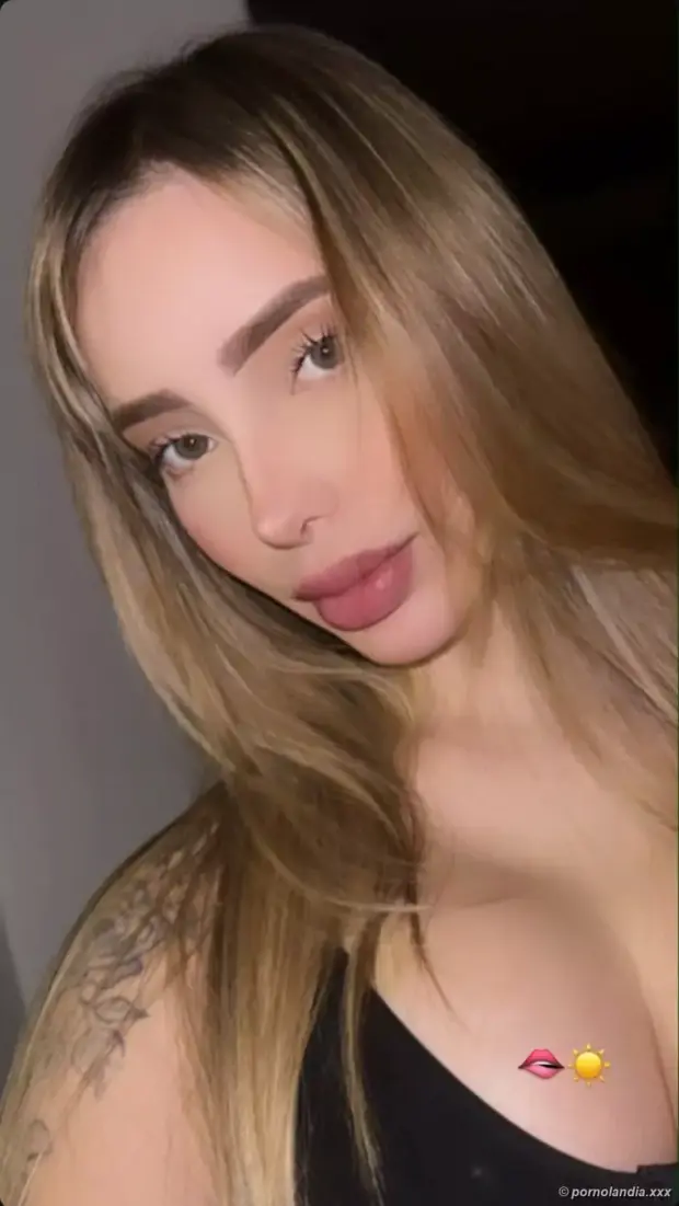 Loirinha Rabuda e Gostosa Pelada Mostrando Tudo