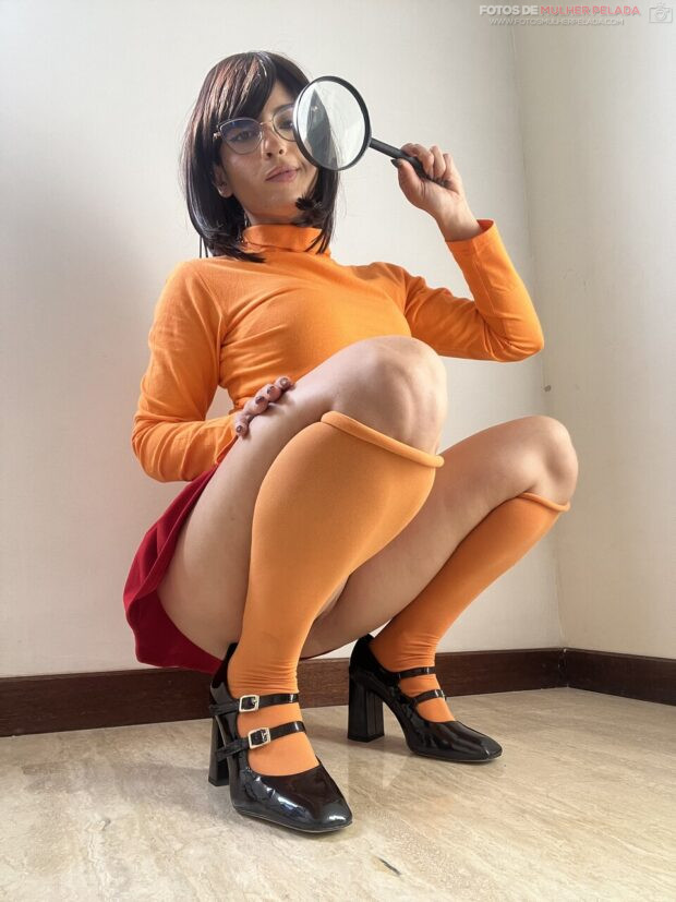 OnlyFans Blue Chanelle Nua Exibindo a Buceta Lisinha