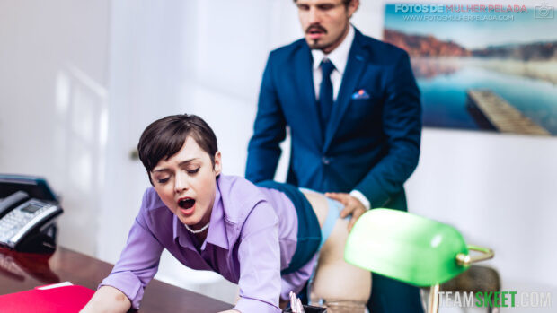 Branquinha Gostosa Fudendo e Tomando Gozada na Boca