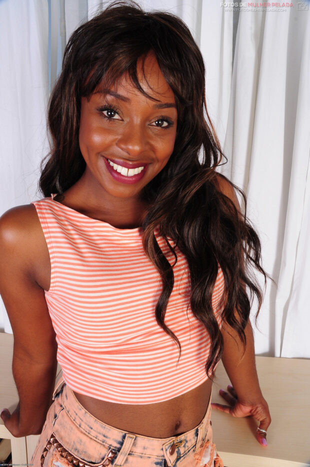 Fotos da Negra Gostosa Pelada se Arreganhando