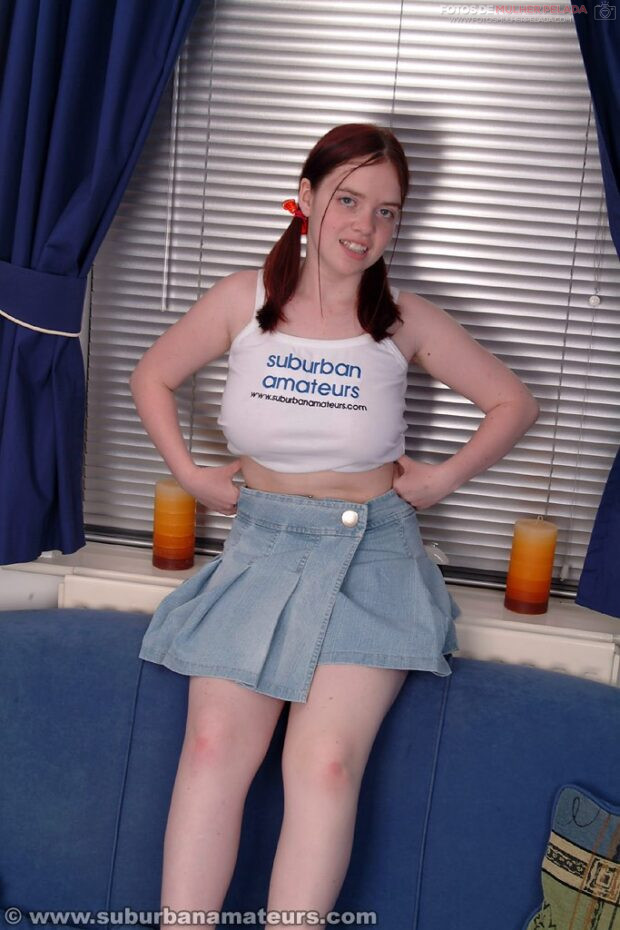 Amadora branquinha peituda com buceta cabeluda