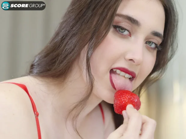 Branquinha peituda de olhos claros pelada se arreganhando